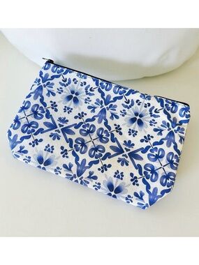 Blue & White Floral Cosmetics Bag Zipper Travel Pouch